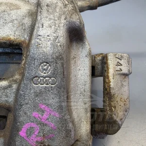 Суппорт тормозной передний правый Audi A4 B8